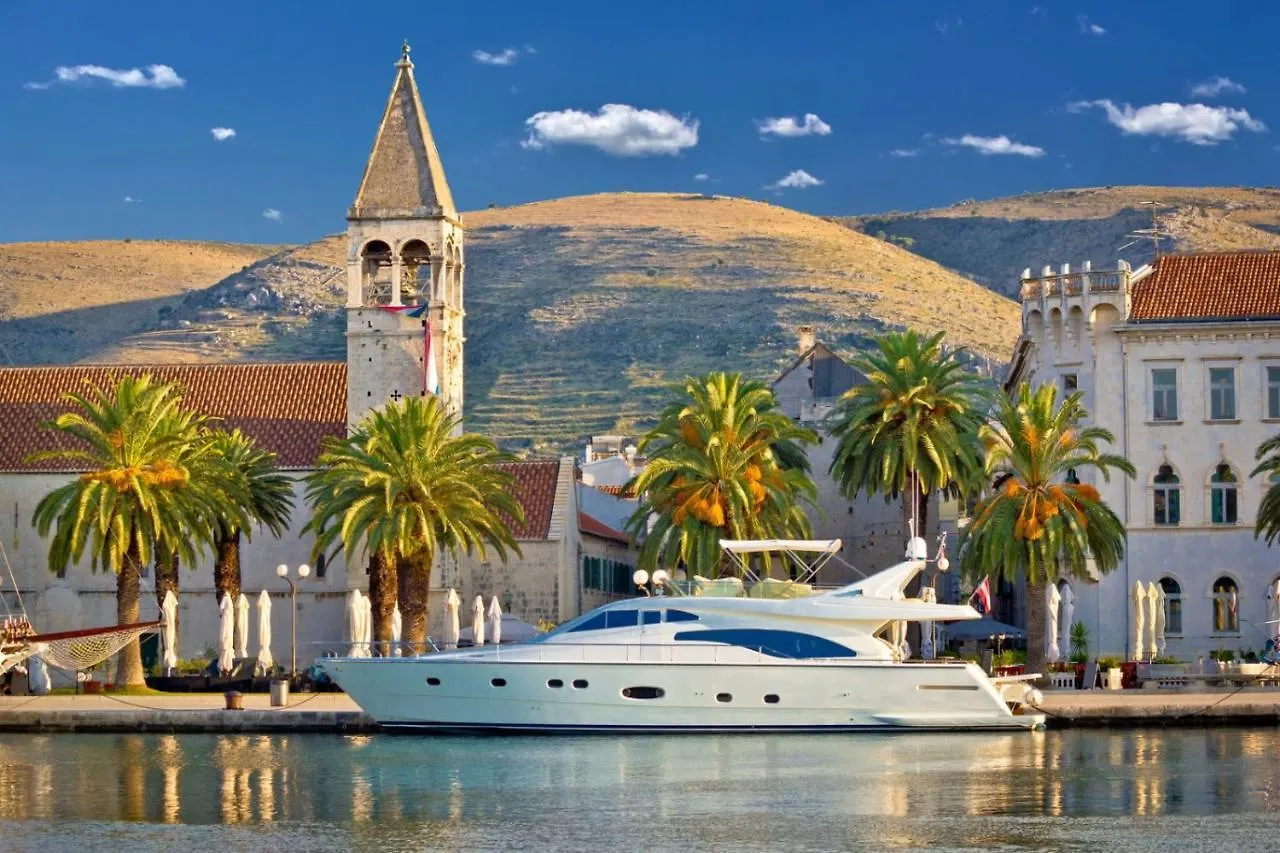Apartment In Trogir With Seaview, Terrace, Air Condition, Wifi קרואטיה